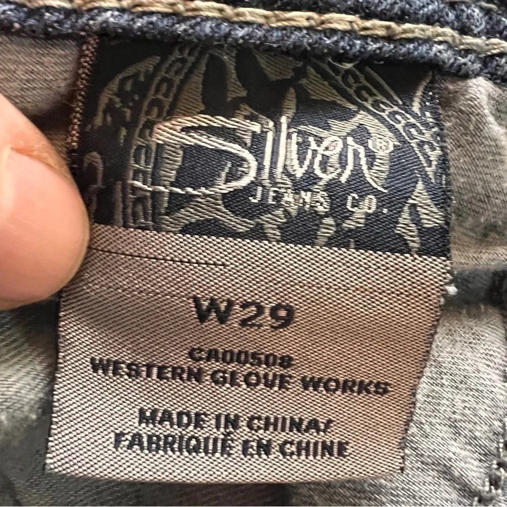 SILVER JEANS SHORTS. WAIST 29. No rips, tears or distressing. 4 pockets.